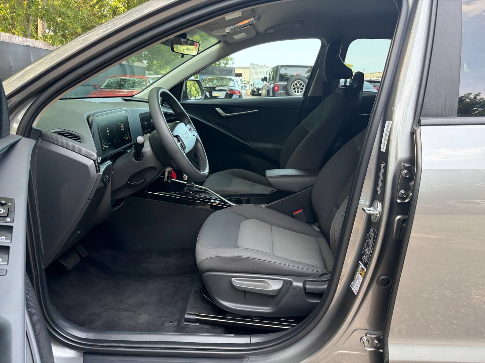 Used 2026 Kia Niro LX FWD image 24