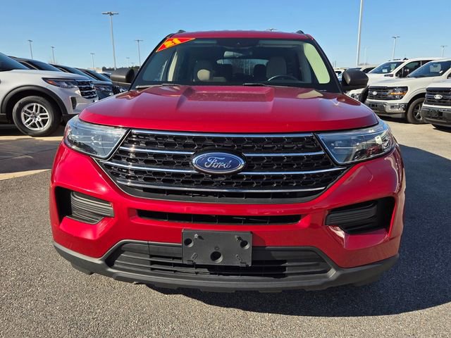 Used 2021 Ford Explorer XLT image 2