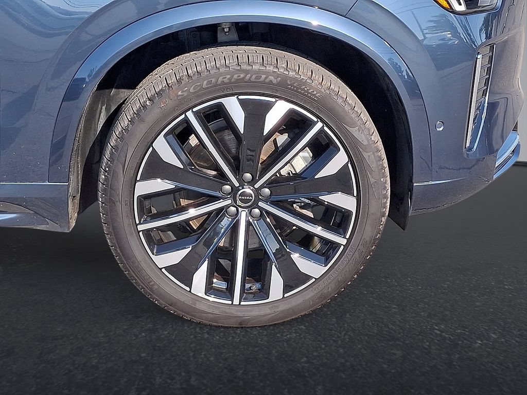 Certified 2026 Volvo XC90 B6 Plus AWD/4WD image 33