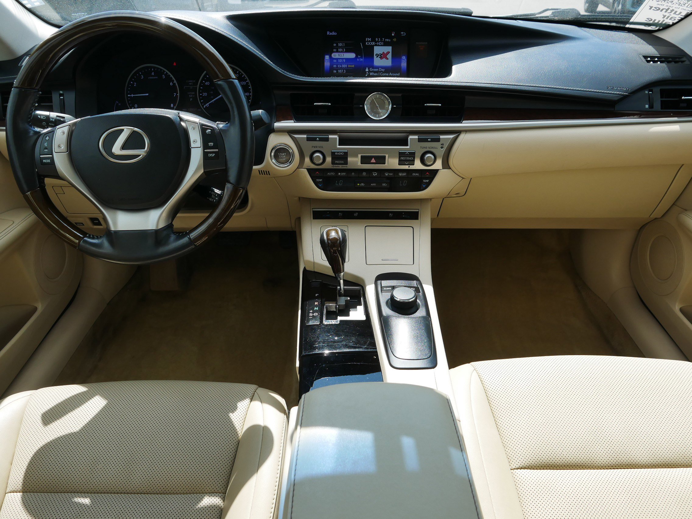Used 2015 Lexus ES 350 w/ Premium Package FWD image 10