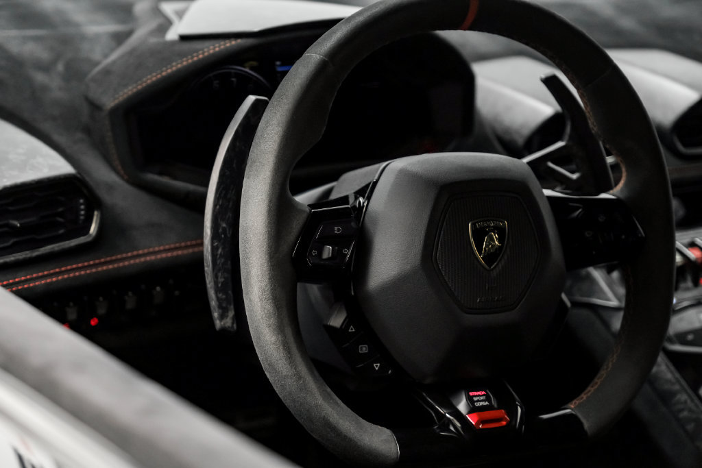 Used 2018 Lamborghini Huracan Performante AWD/4WD image 22