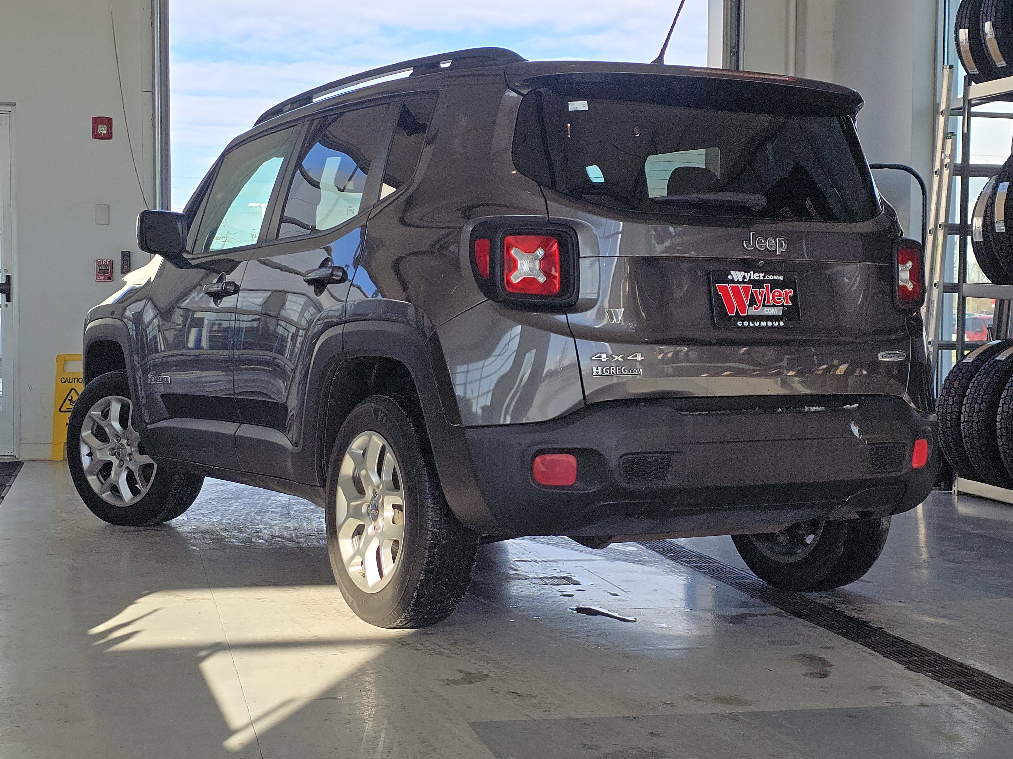 Used 2017 Jeep Renegade Latitude image 13