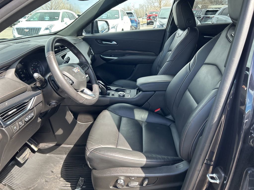 Used 2023 Cadillac XT4 Sport AWD/4WD image 17