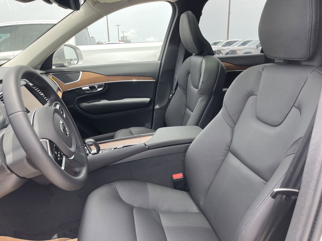 Used 2025 Volvo XC90 B6 Plus image 14