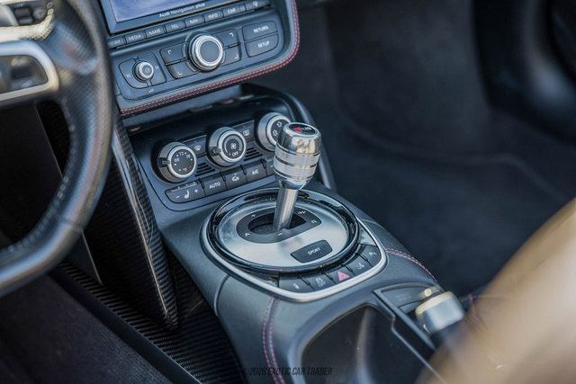 Used 2015 Audi R8 V8 w/ Full Leather Package image 53