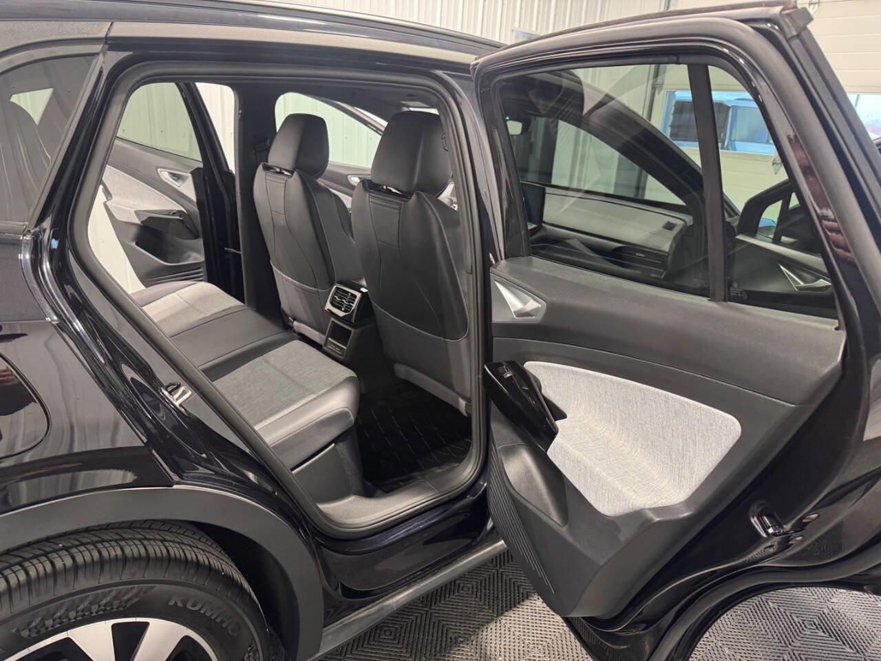 Used 2023 Volkswagen ID.4 S image 21