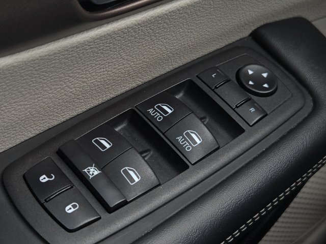 Used 2023 Chrysler Voyager LX FWD image 27