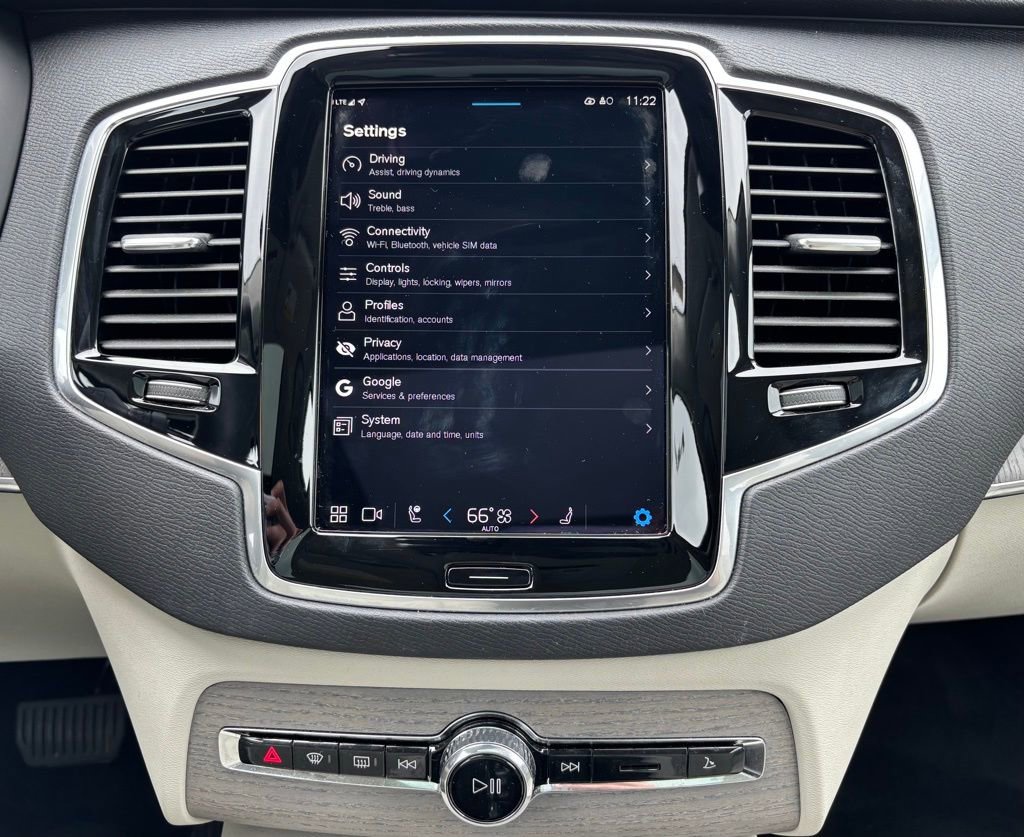 Used 2025 Volvo XC90 T8 Plus w/ Protection Package Premier image 11