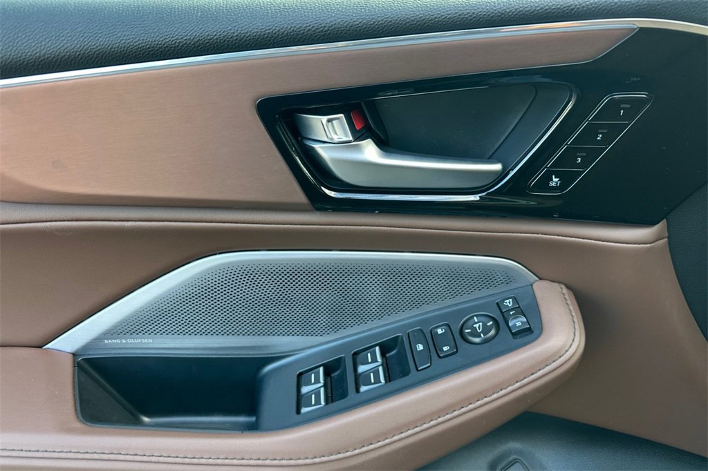 Used 2025 Acura MDX w/ Technology Package image 11