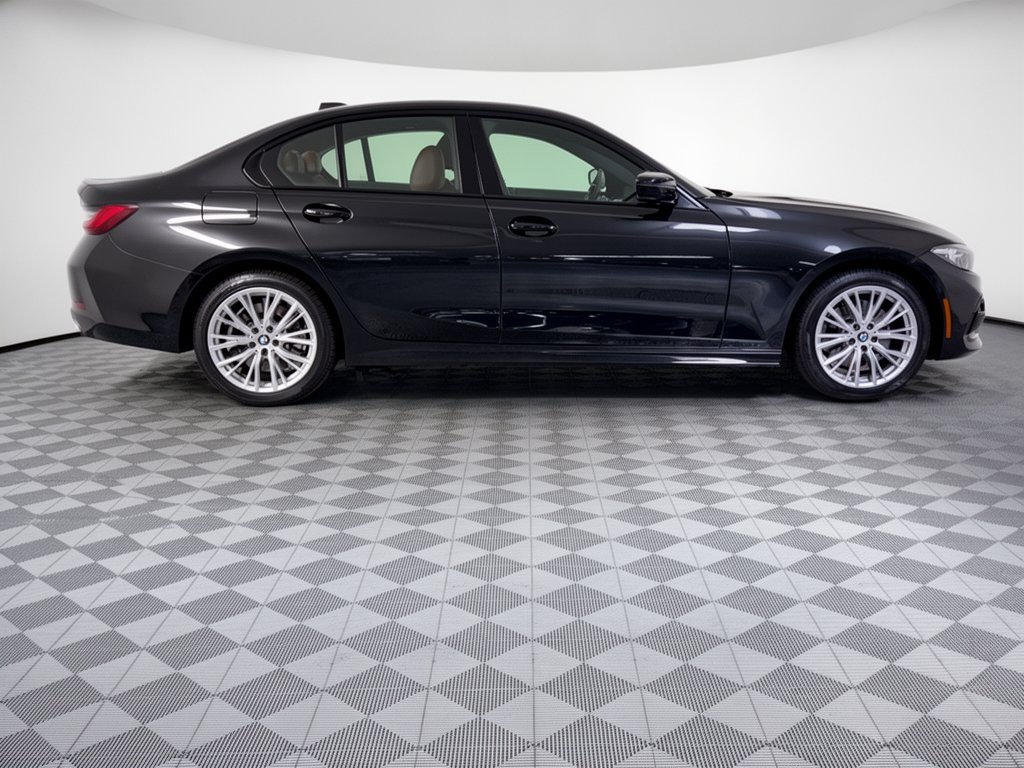 Certified 2023 BMW 330i Sedan w/ Convenience Package RWD image 8
