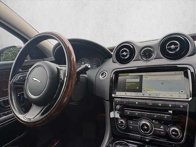 Used 2018 Jaguar XJ R-Sport AWD/4WD image 22