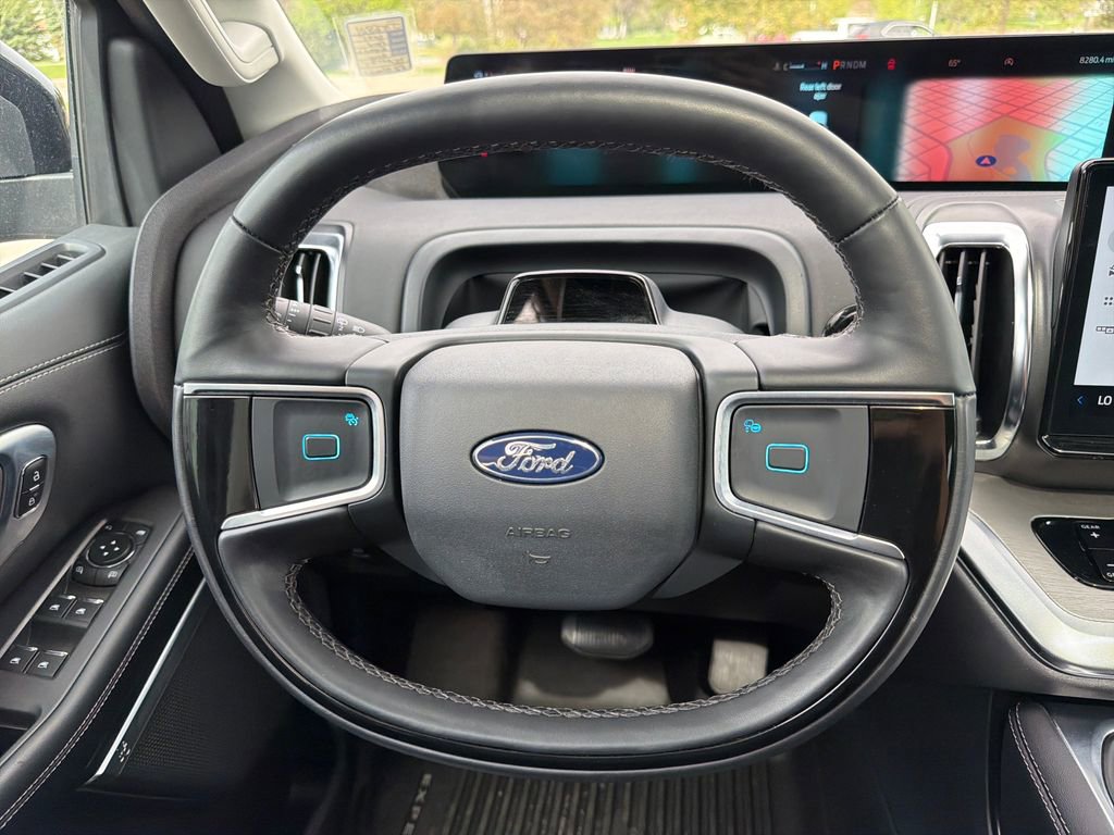 Used 2025 Ford Expedition Platinum w/ Driver's Package AWD/4WD image 24