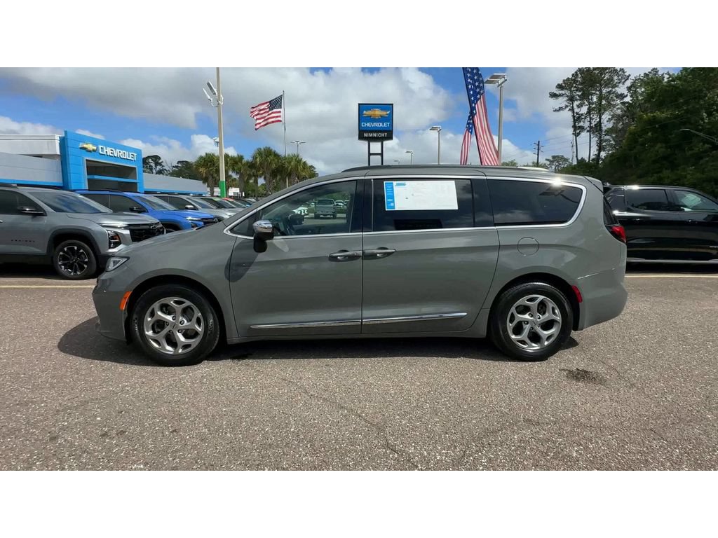 Used 2023 Chrysler Pacifica Limited FWD image 5
