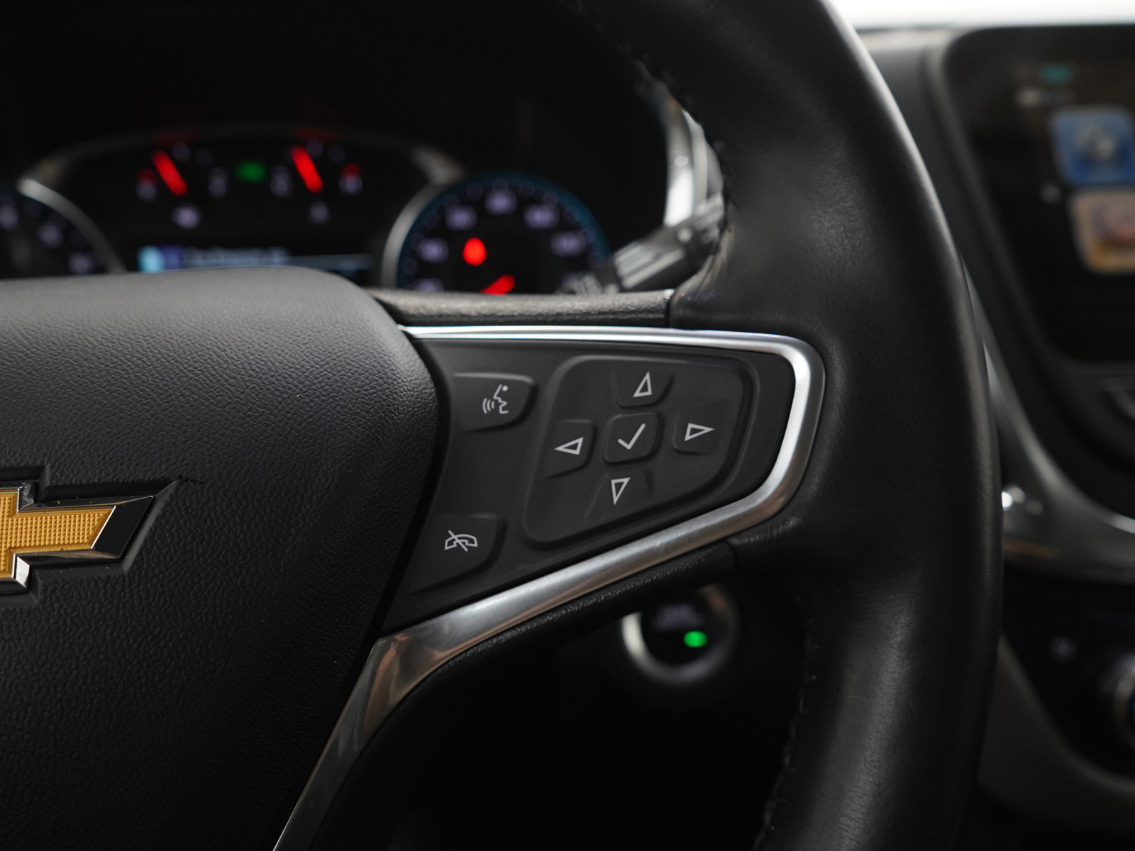 Used 2018 Chevrolet Equinox Premier w/ Infotainment II Package AWD/4WD image 28