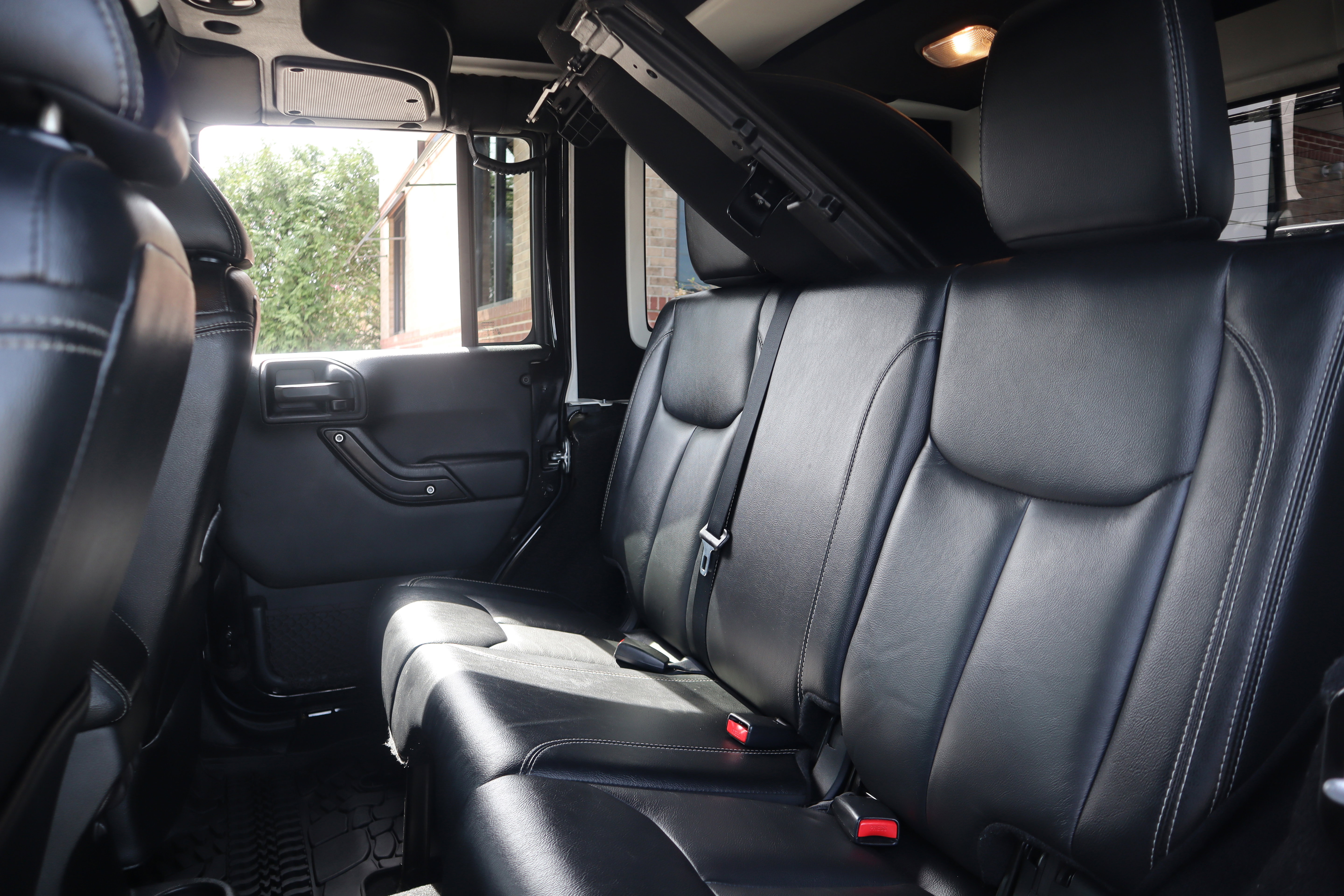 Used 2017 Jeep Wrangler Unlimited Rubicon image 25