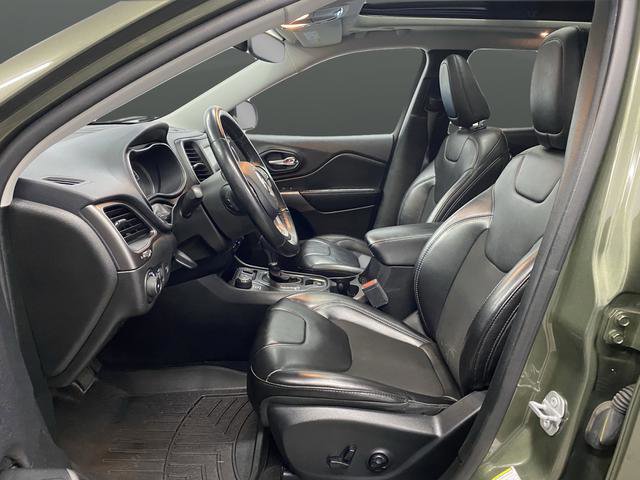 Used 2019 Jeep Cherokee Latitude Plus w/ Comfort/Convenience Group image 4