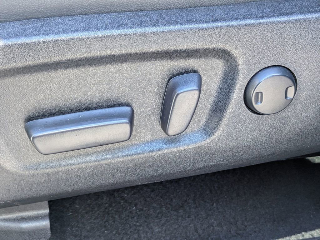 Used 2019 Toyota Highlander XLE FWD image 21