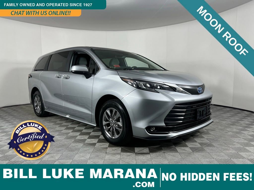 Used 2025 Toyota Sienna XLE image 1