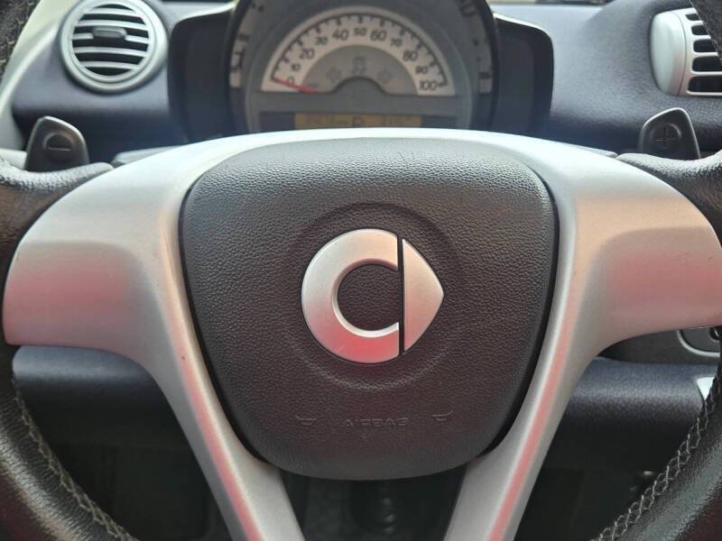 Used 2012 smart fortwo passion RWD image 18