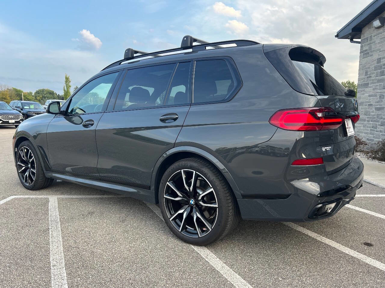 Used 2022 BMW X7 xDrive40i w/ M Sport Package image 4