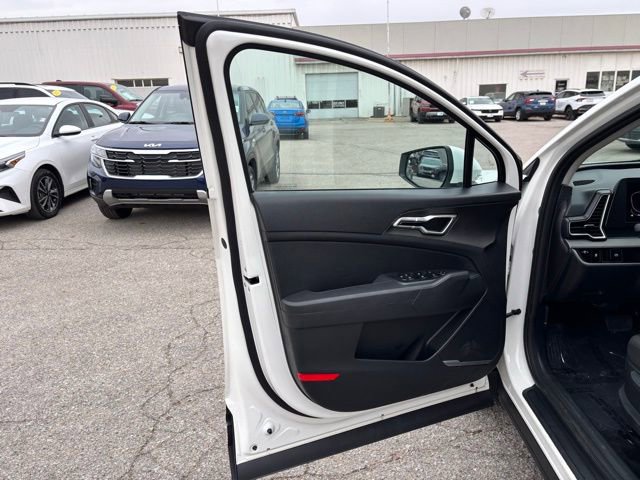Certified 2024 Kia Sportage LX image 10