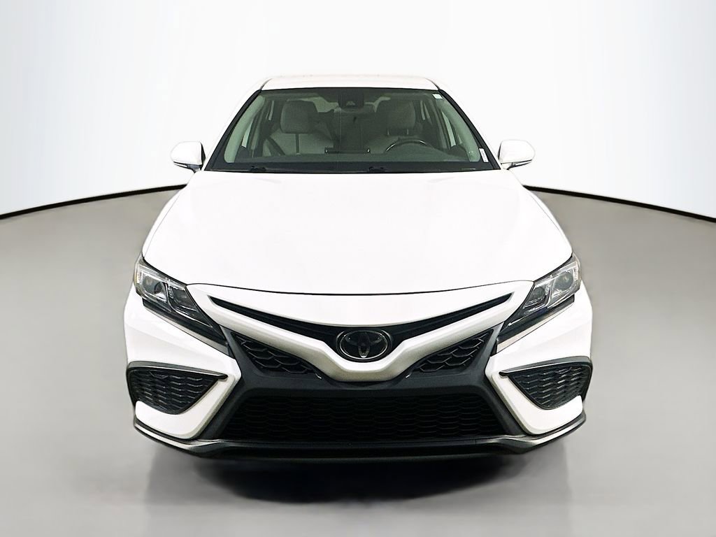 Used 2023 Toyota Camry SE image 2