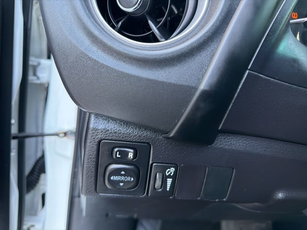 Used 2019 Toyota Corolla SE FWD image 18