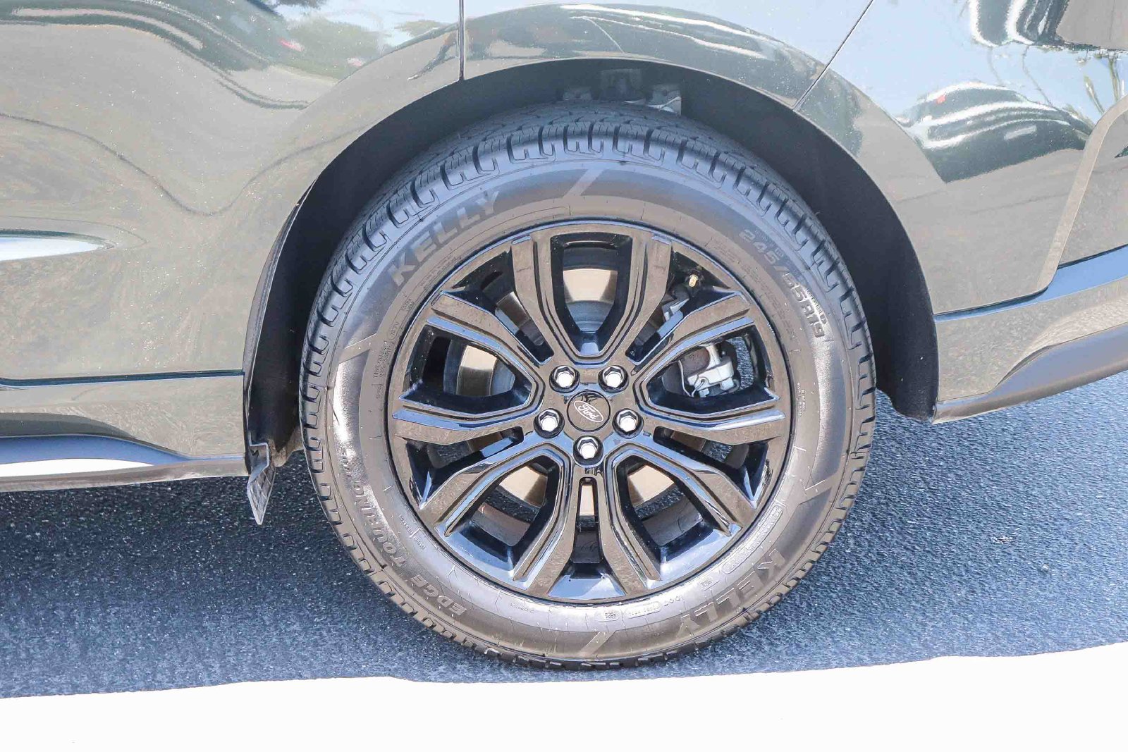 Certified 2023 Ford Edge SE w/ Black Appearance Package AWD/4WD image 9