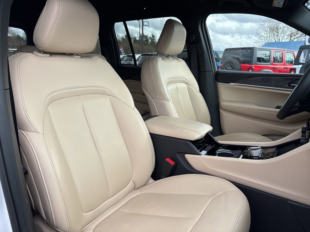 Used 2023 Jeep Grand Cherokee Limited image 17