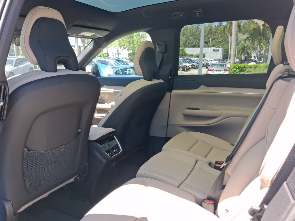 New 2026 Volvo EX90 Plus RWD image 5