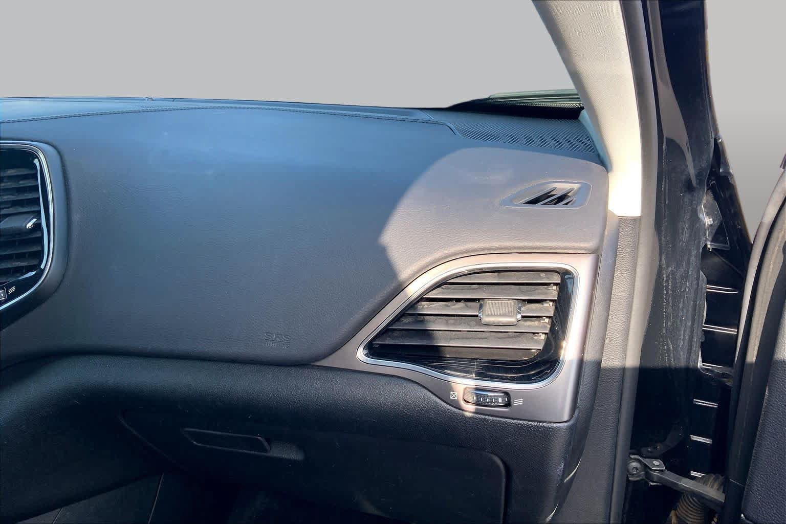 Used 2022 Jeep Cherokee Limited AWD/4WD image 19