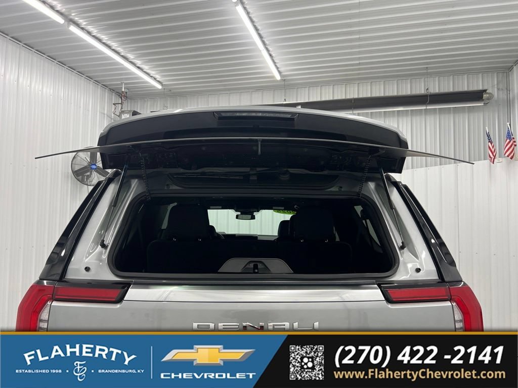Used 2025 GMC Yukon XL Denali AWD/4WD image 21