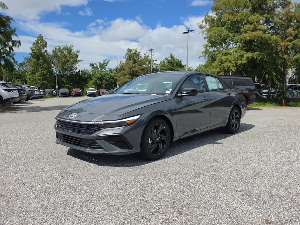 New 2026 Hyundai Elantra SEL Sport FWD image 2