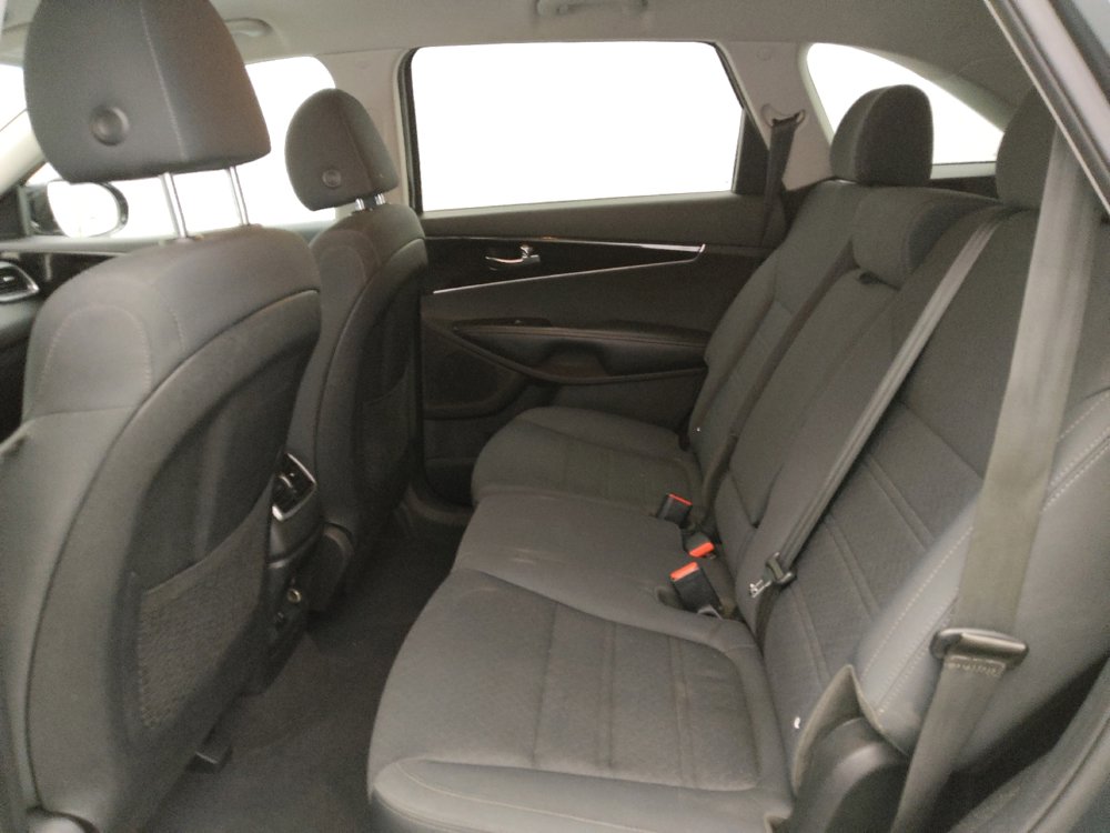 Used 2019 Kia Sorento S FWD image 18