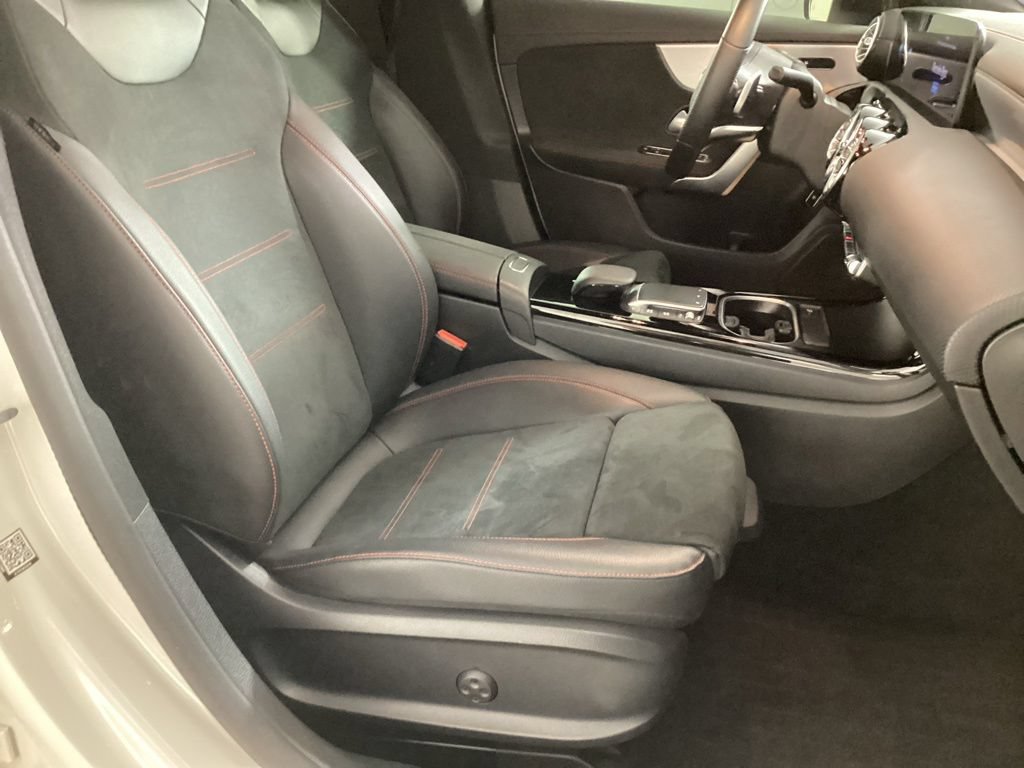 Used 2022 Mercedes-Benz CLA 250 image 18
