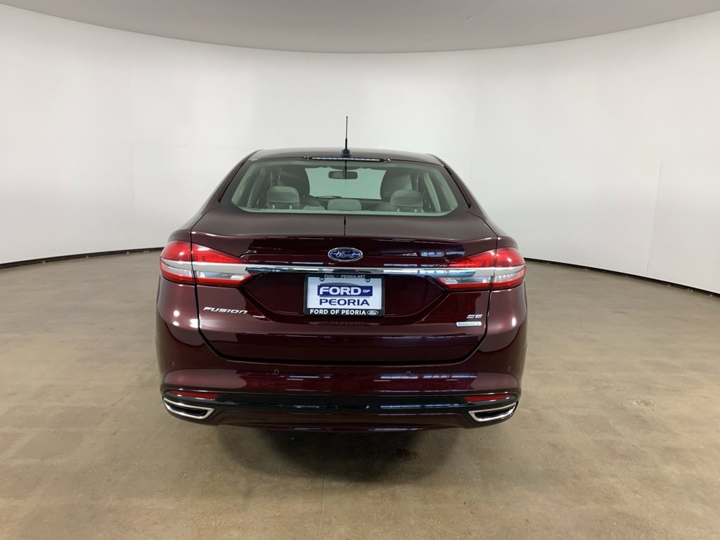 Used 2017 Ford Fusion SE w/ Fusion SE Technology Package image 10