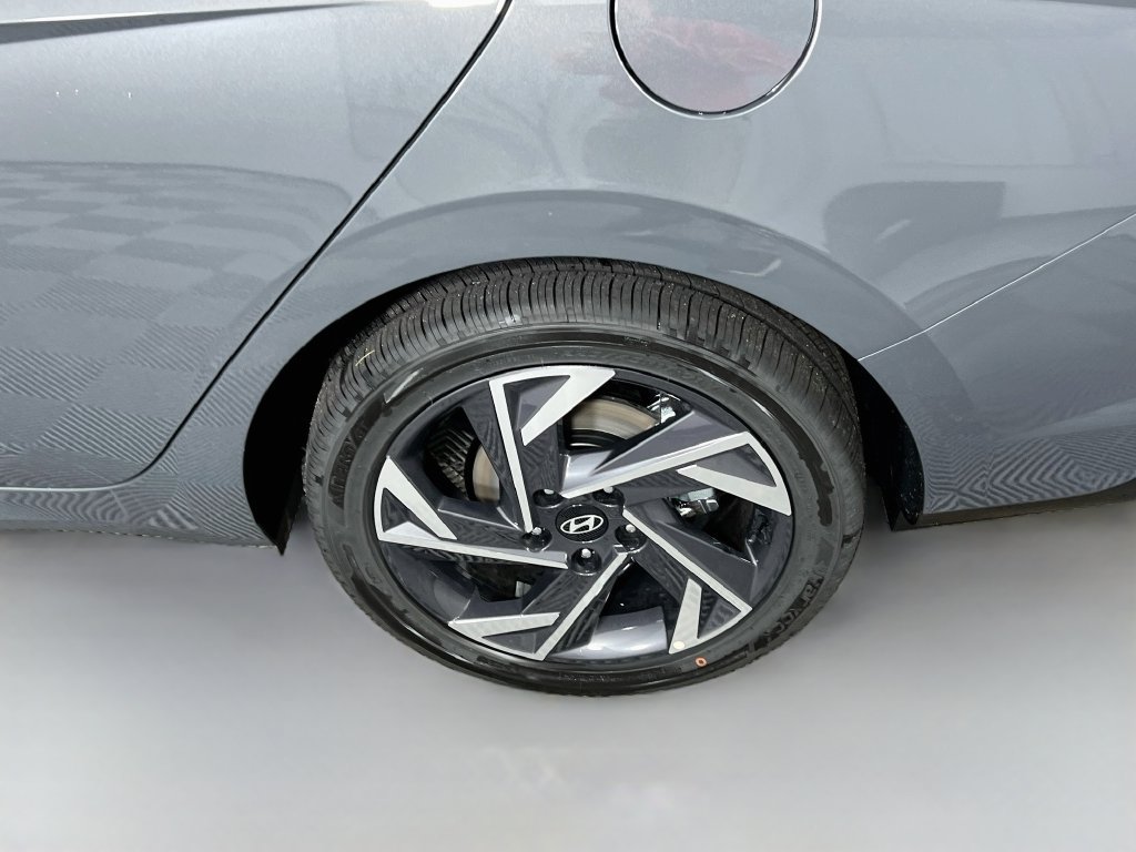 New 2026 Hyundai Elantra Limited FWD image 26