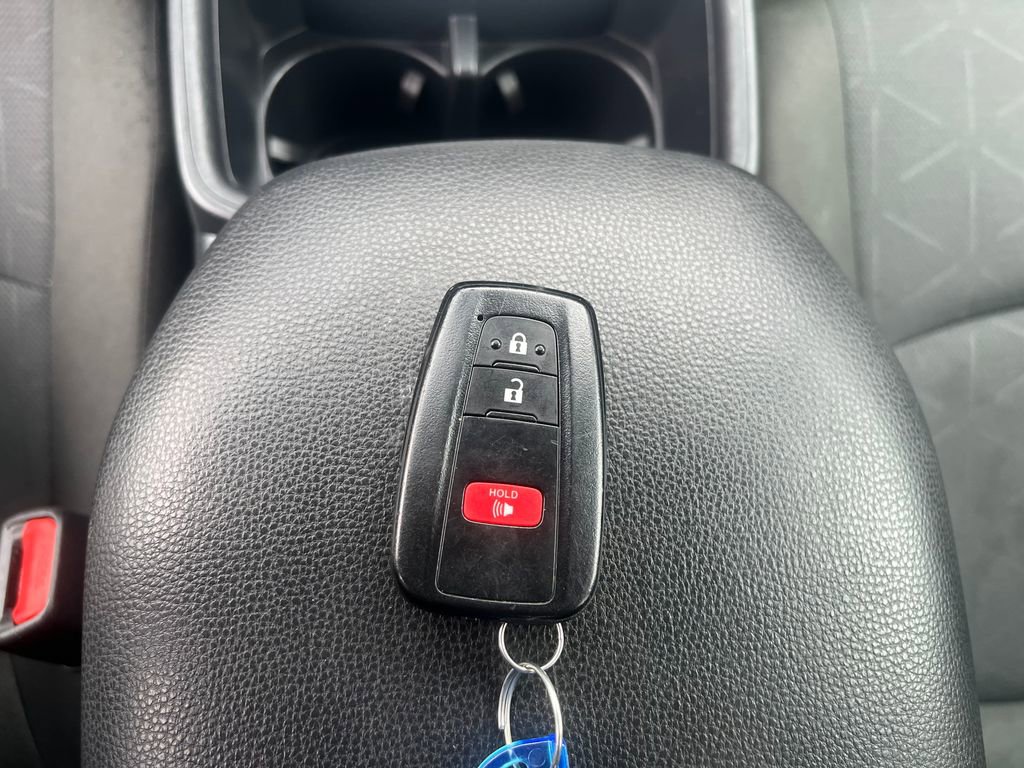 Used 2025 Toyota RAV4 XLE AWD/4WD image 36