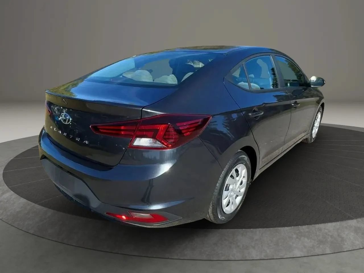 Used 2020 Hyundai Elantra SE FWD image 5