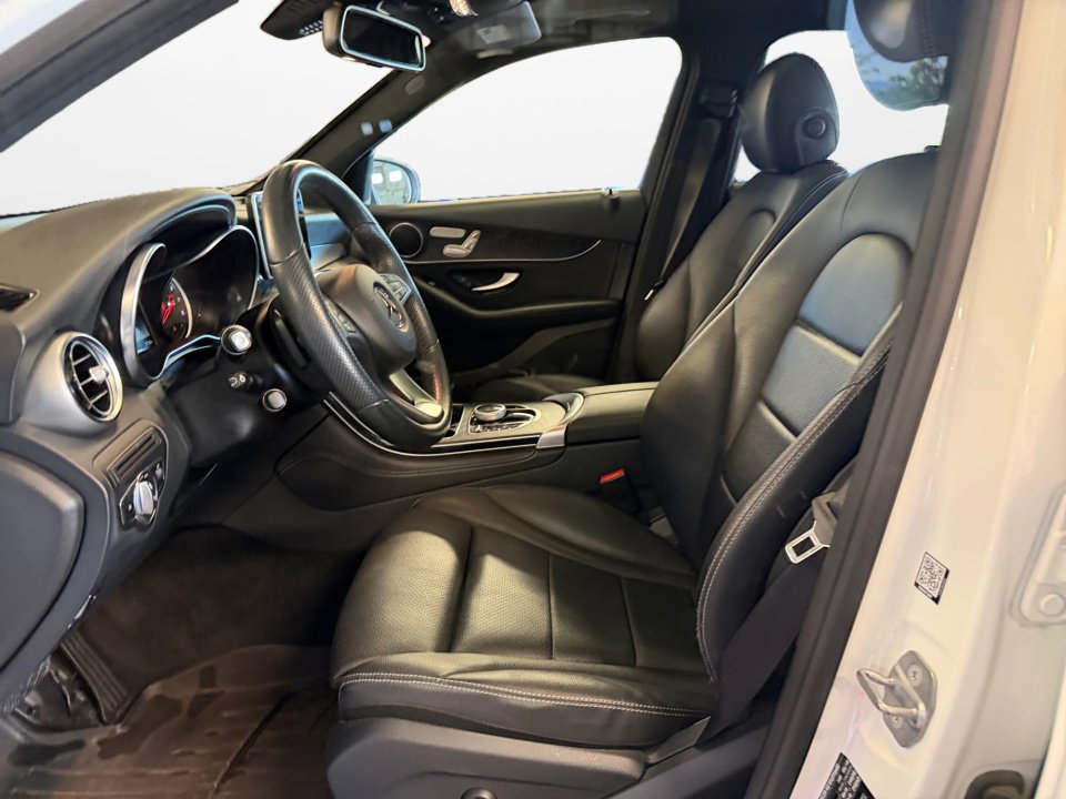 Used 2018 Mercedes-Benz GLC 300 4MATIC image 11