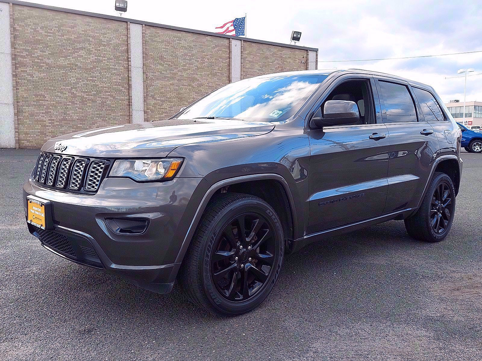 Used 2018 Jeep Grand Cherokee Altitude AWD/4WD image 3