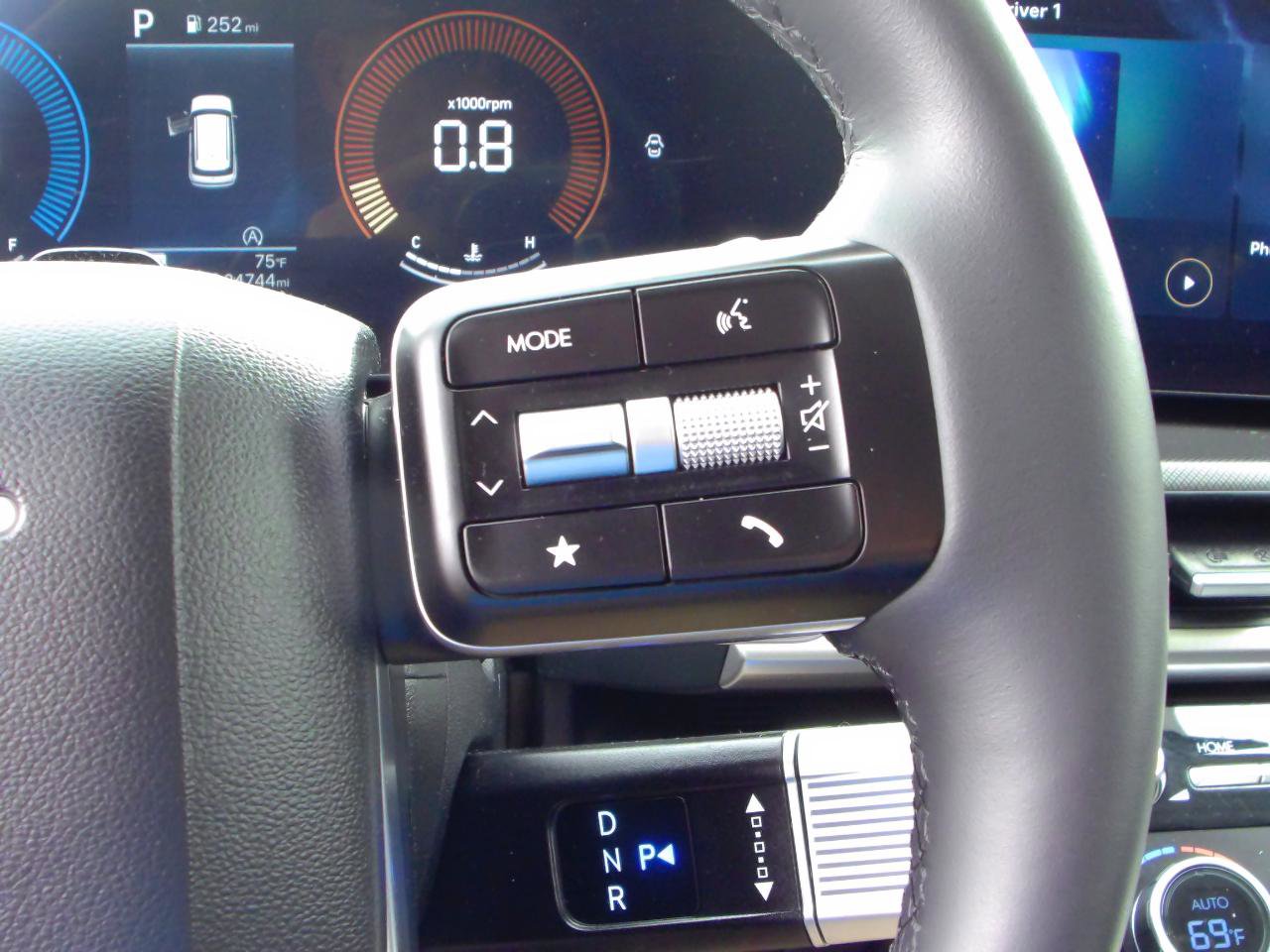 Used 2025 Hyundai Santa Fe SEL AWD/4WD image 19