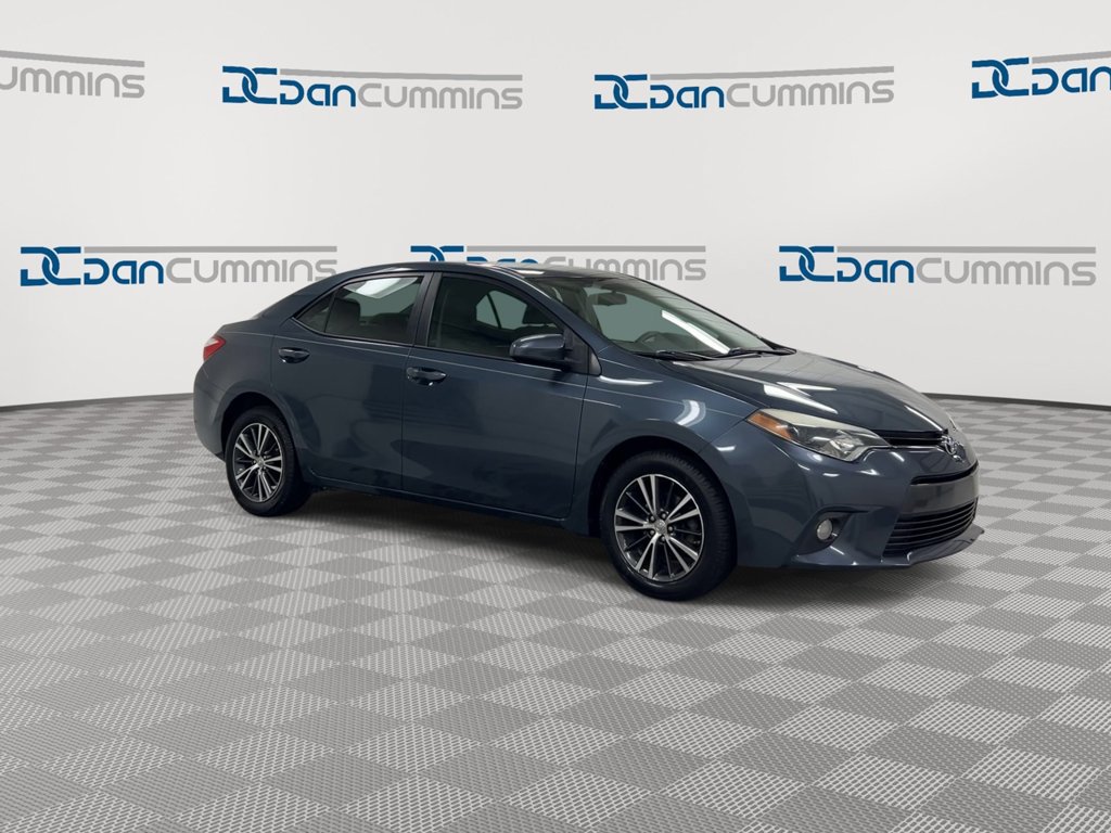 Used 2016 Toyota Corolla LE FWD image 2
