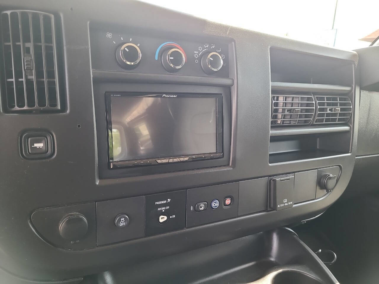 Used 2018 Chevrolet Express 2500 2500 3dr Extended Cargo Van image 48