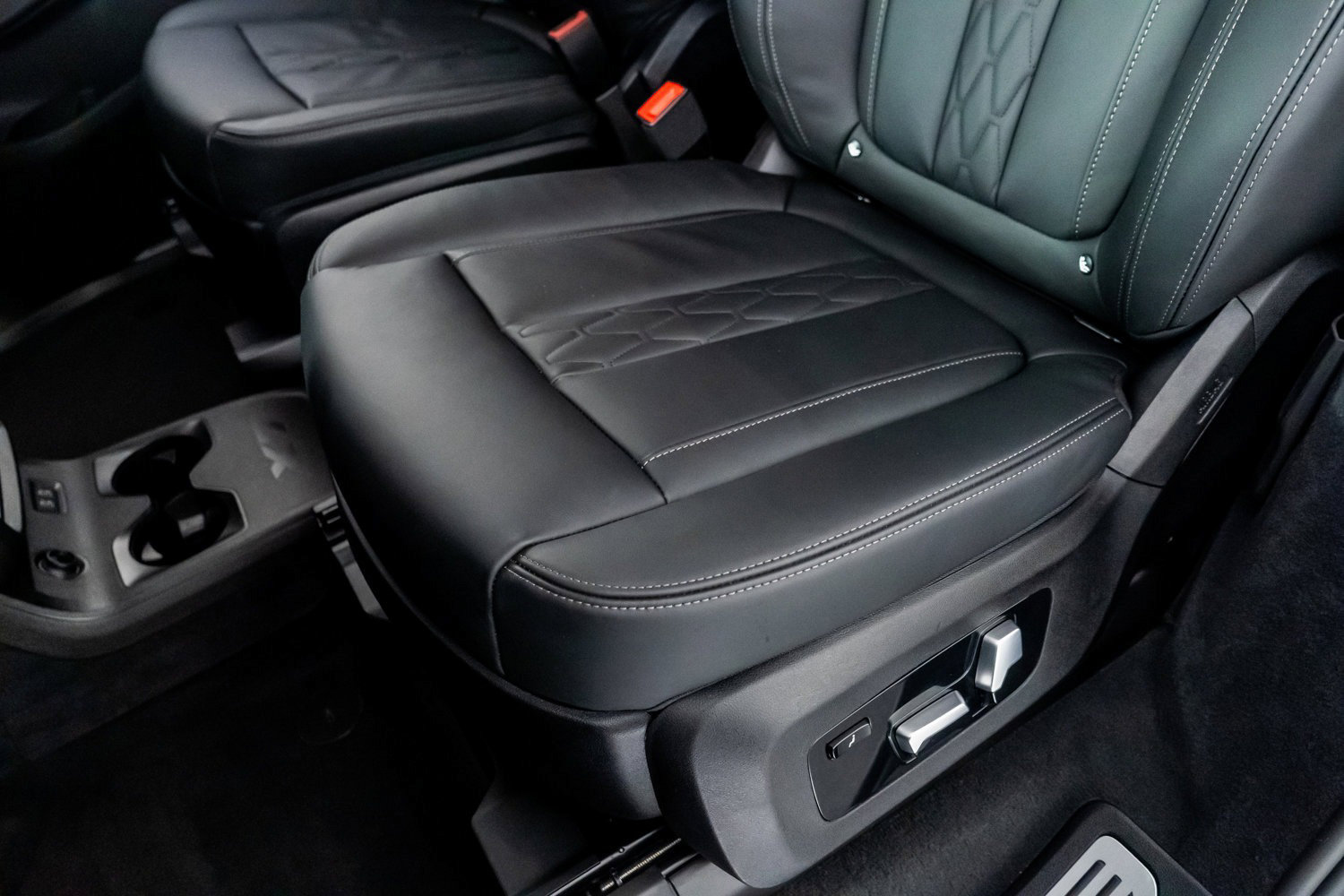 Used 2025 BMW X7 M60i image 37