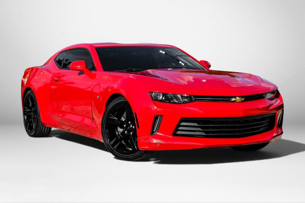 Used 2018 Chevrolet Camaro LT RWD image 4