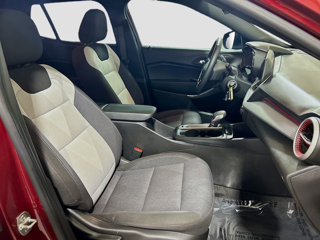 Used 2024 Chevrolet Trax RS w/ Sunroof Package FWD image 23