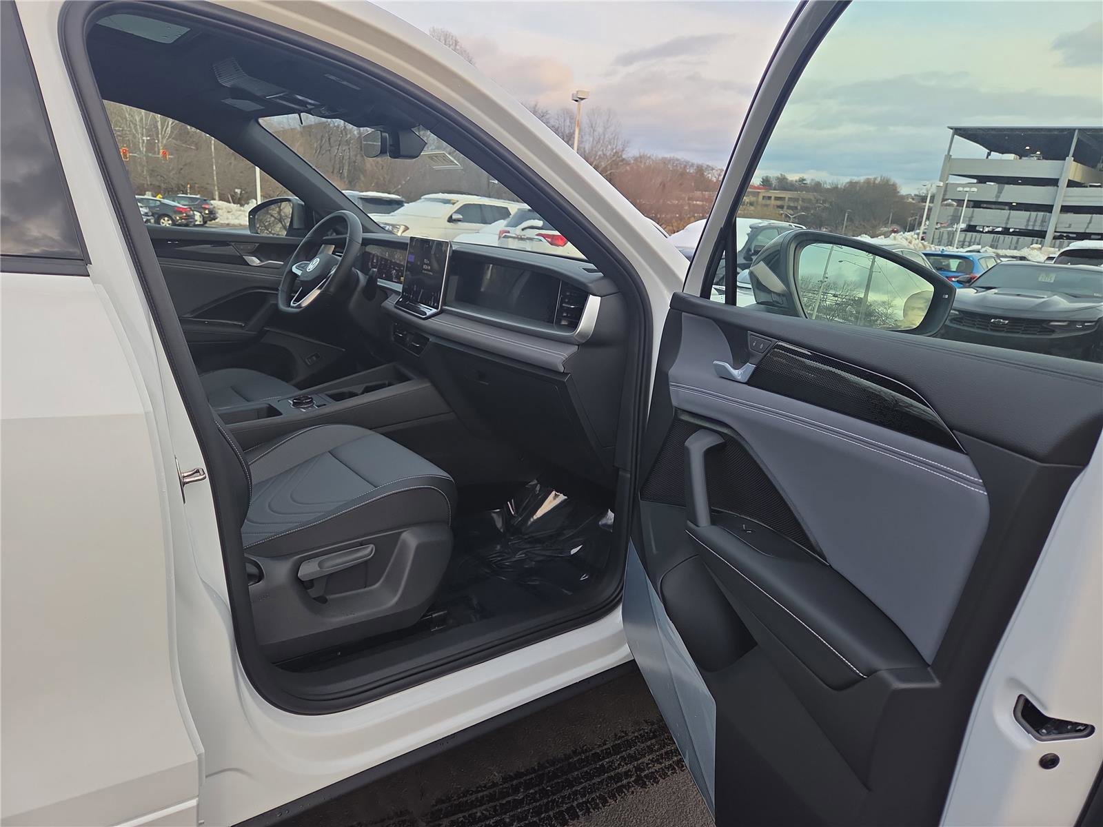 New 2026 Volkswagen Tiguan SE R-Line image 26