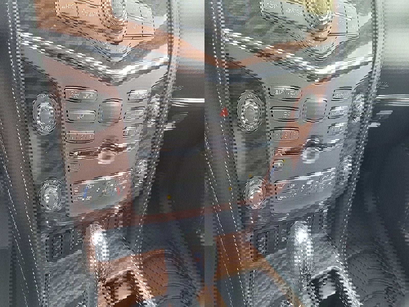 Used 2019 Nissan Armada SL w/ Premium Package image 24