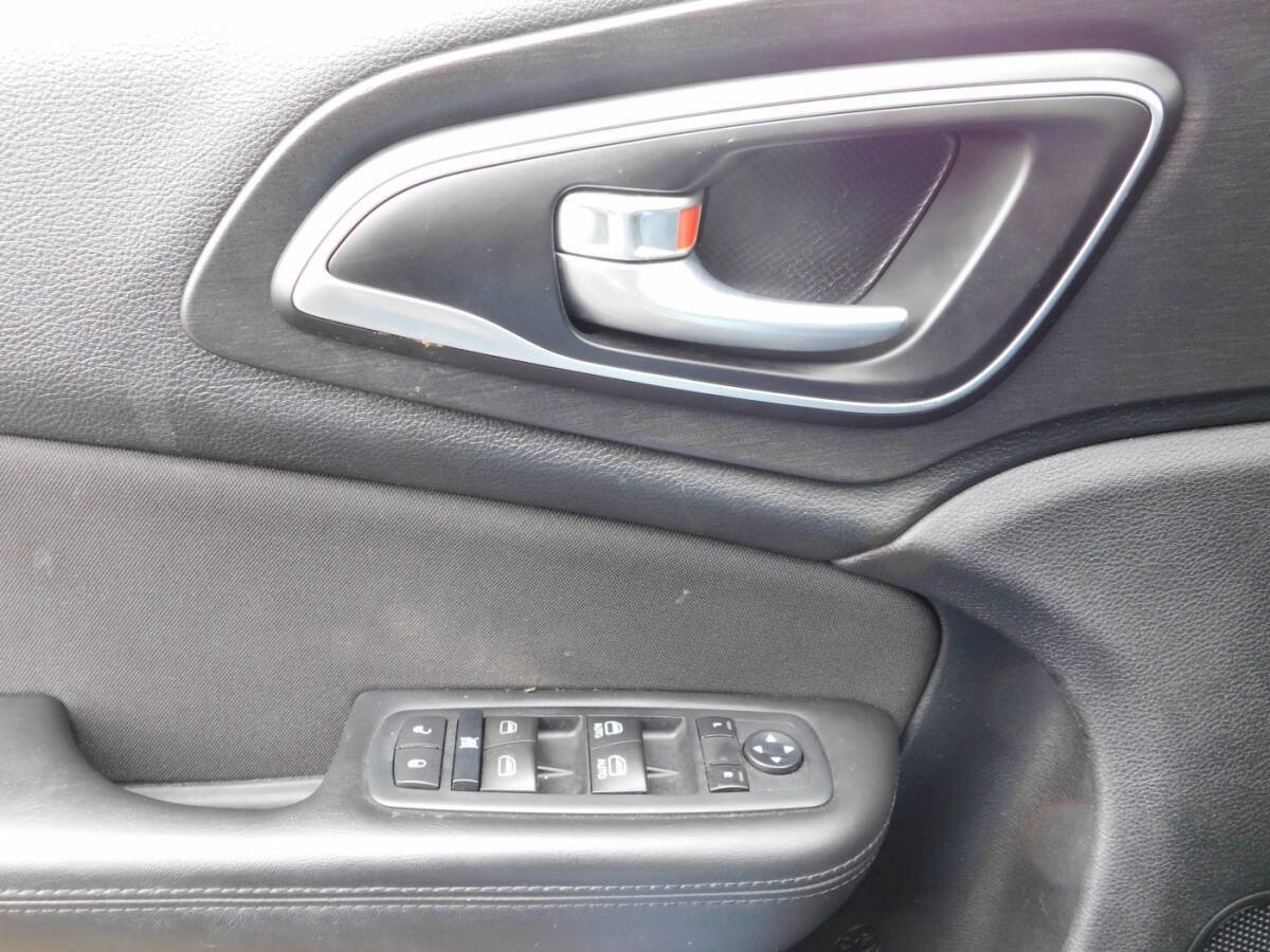 Used 2015 Chrysler 200 Limited w/ Convenience Group FWD image 16